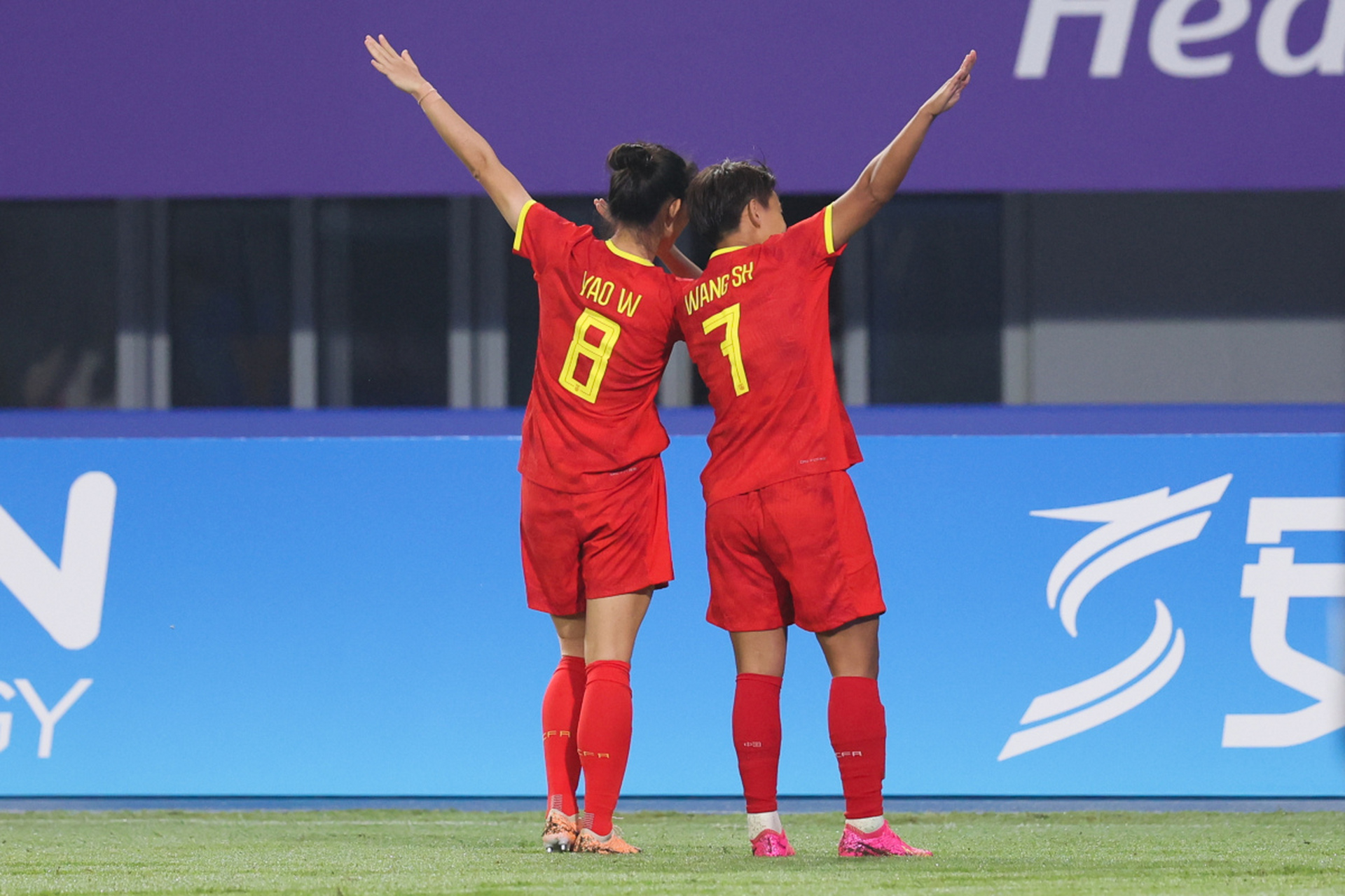 关于中国女足备战亚洲女足锦标赛，抢先崭露头角的信息